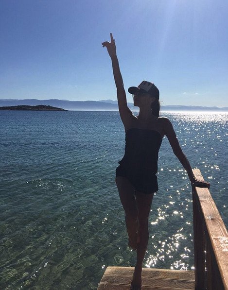 Η καλύτερη διαφήμιση: Οι Μπέκαμ ποστάρουν φωτογραφίες από τις διακοπές τους στην Ελλάδα [εικόνες] | iefimerida.gr 0