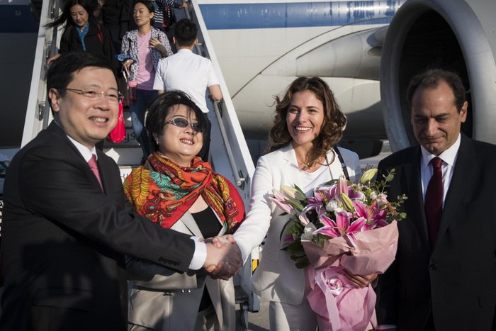 H παρθενική απευθείας πτήση από Πεκίνο για Αθήνα-Η Μπαζιάνα η πρώτη που αποβιβάστηκε [εικόνες] | iefimerida.gr 4