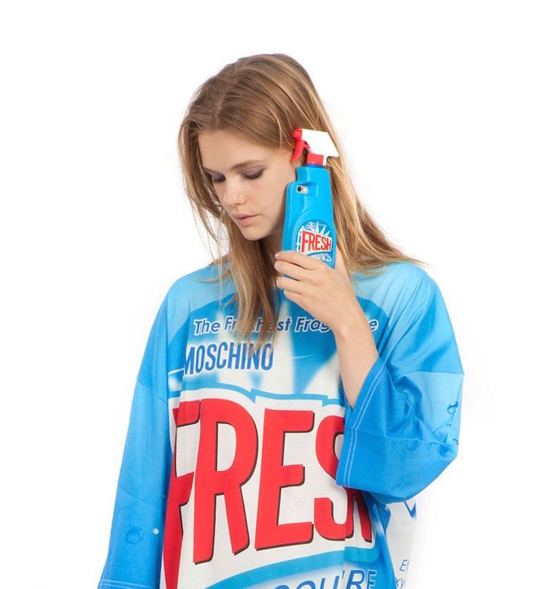 Οι θήκες του Moschino είναι παγκόσμια τάση- Γιατί όλοι μιλούν για αυτές [εικόνες] | iefimerida.gr 0