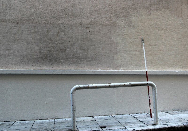 Πρωί πρωί καθάριζαν από τις μπογιές το Γαλλικό Ινστιτούτο για να πάει ο Μακρόν [εικόνες] | iefimerida.gr 1