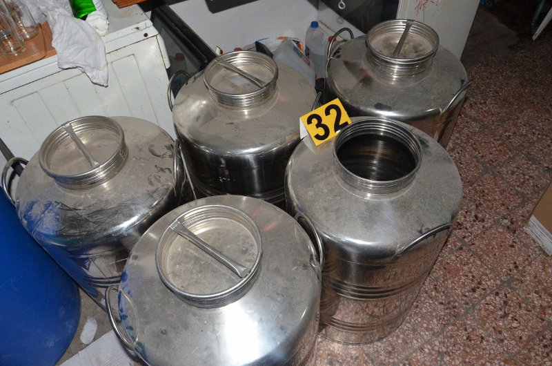 Παρασκεύαζαν ποτά-«μπόμπες» και τα διακινούσαν σε Ζάκυνθο, Κέρκυρα, Κρήτη και Αττική [εικόνες] | iefimerida.gr 3