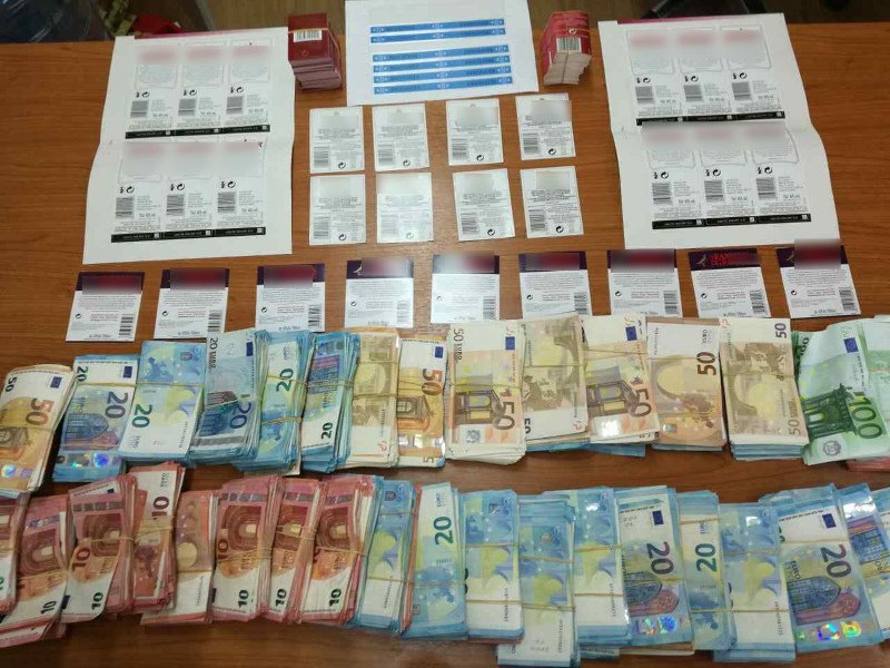 Παρασκεύαζαν ποτά-«μπόμπες» και τα διακινούσαν σε Ζάκυνθο, Κέρκυρα, Κρήτη και Αττική [εικόνες] | iefimerida.gr 8