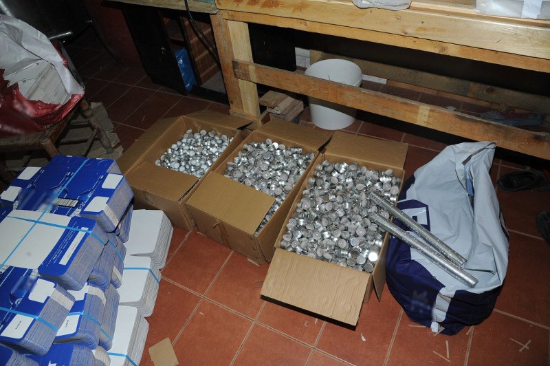 Παρασκεύαζαν ποτά-«μπόμπες» και τα διακινούσαν σε Ζάκυνθο, Κέρκυρα, Κρήτη και Αττική [εικόνες] | iefimerida.gr 9