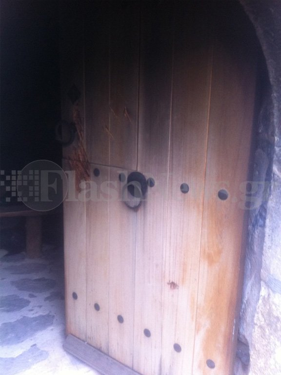 Πυροβόλησαν, πριν πυρπολήσουν τα σπίτια του Φώτη Μπόμπολα στα Σφακιά [εικόνες και βίντεο] | iefimerida.gr 1