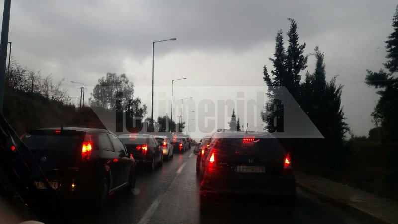 Η βροχή προκάλεσε κυκλοφοριακό έμφραγμα σε κεντρικούς δρόμους στην Αθήνα [εικόνες] | iefimerida.gr 0