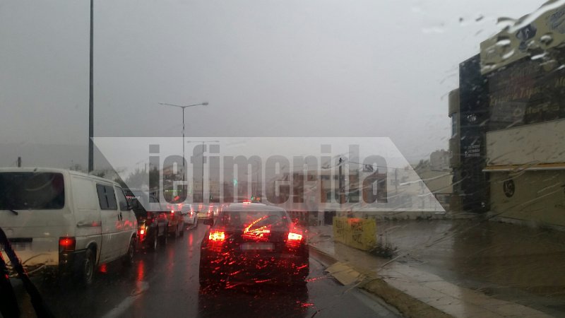 Η βροχή προκάλεσε κυκλοφοριακό έμφραγμα σε κεντρικούς δρόμους στην Αθήνα [εικόνες] | iefimerida.gr 1