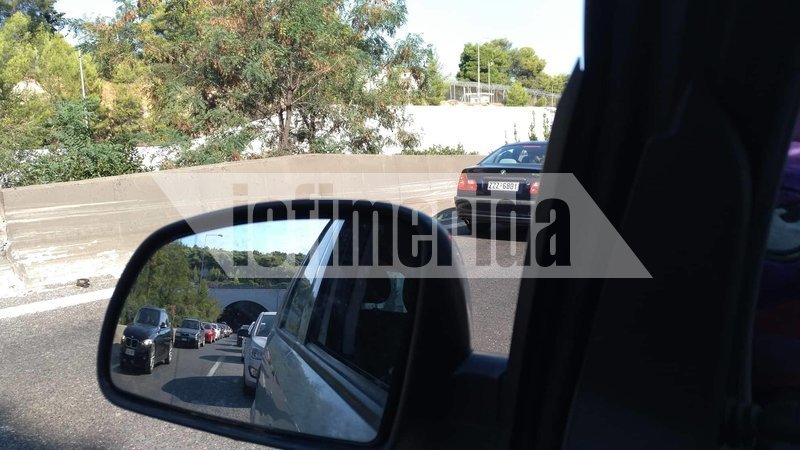 Καραμπόλα στην Αττική Οδό -Κυκλοφοριακό κομφούζιο [εικόνες] | iefimerida.gr 2