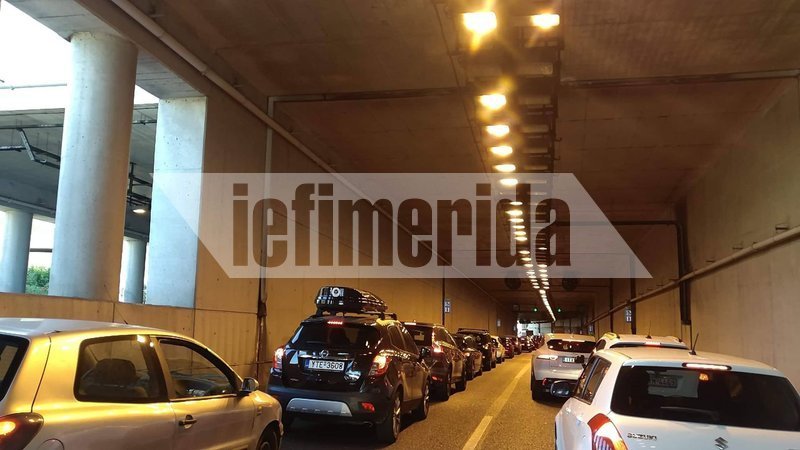 Καραμπόλα στην Αττική Οδό -Κυκλοφοριακό κομφούζιο [εικόνες] | iefimerida.gr 4