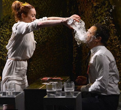 Μπουγέλωσαν την Λίντσεϊ Λόχαν [εικόνες] | iefimerida.gr 2