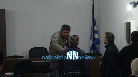 Πολίτης απείλησε με μπαλτά τον δήμαρχο Ναυπάκτου, πατέρα της Μπουλέ [εικόνες]  | iefimerida.gr 3