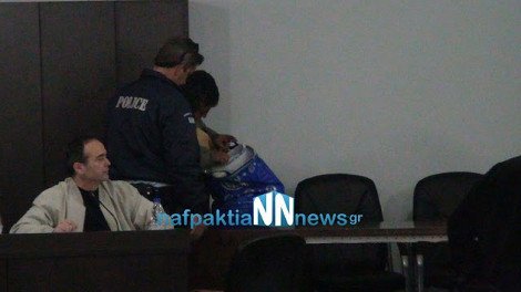 Πολίτης απείλησε με μπαλτά τον δήμαρχο Ναυπάκτου, πατέρα της Μπουλέ [εικόνες]  | iefimerida.gr 4