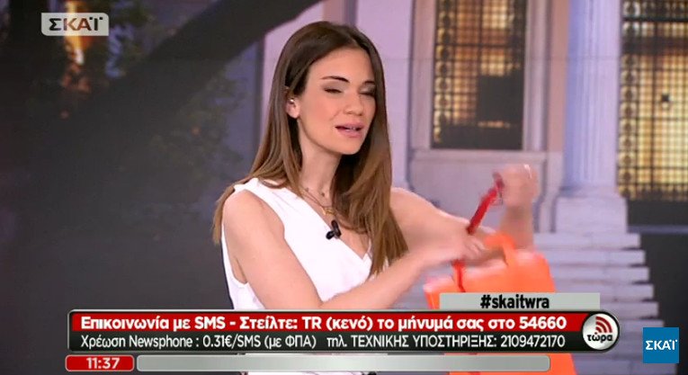 Η έκπληξη του Μιχελογιαννάκη στην Μπουσδούκου -Το δώρο στην τσάντα που της έδωσε on air [εικόνες] | iefimerida.gr 19