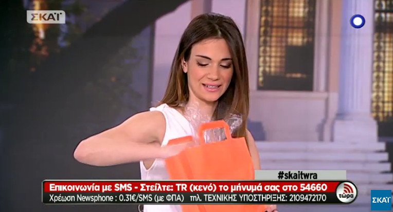 Η έκπληξη του Μιχελογιαννάκη στην Μπουσδούκου -Το δώρο στην τσάντα που της έδωσε on air [εικόνες] | iefimerida.gr 5