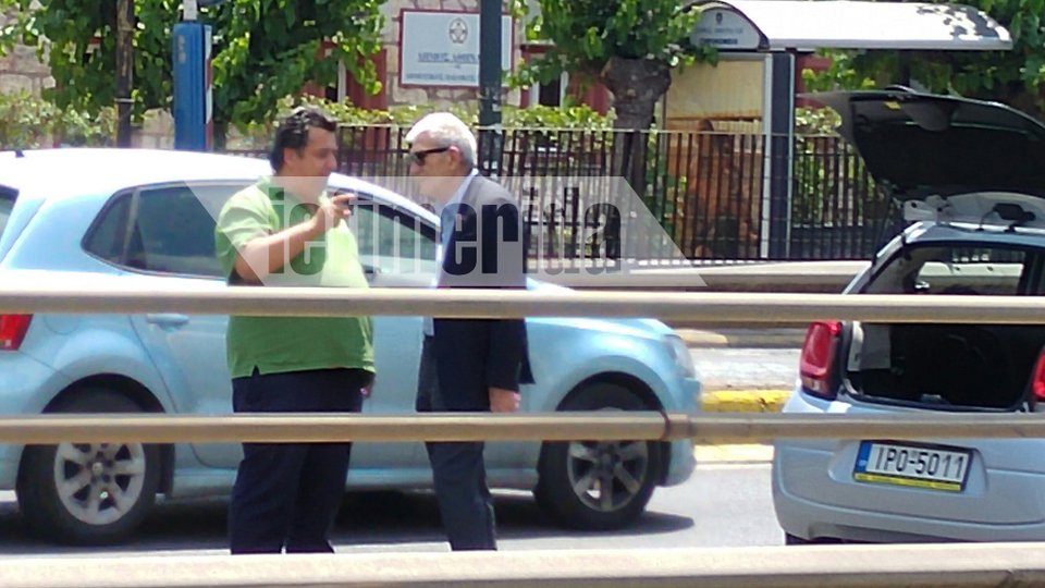 Ο Μπουτάρης ήρθε στην Αθήνα και «έμεινε» με το αυτοκίνητο στη μέση της Κηφισίας [εικόνες] | iefimerida.gr 2