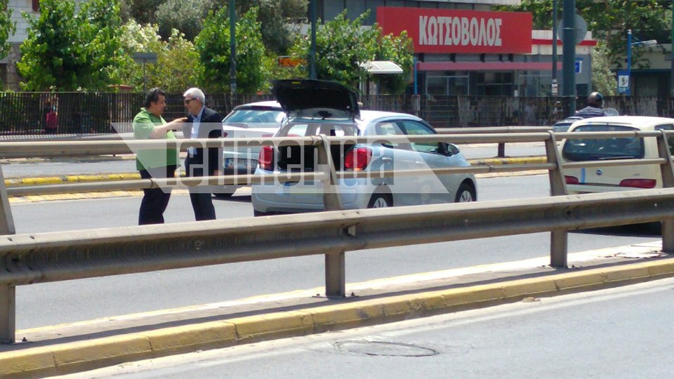 Ο Μπουτάρης ήρθε στην Αθήνα και «έμεινε» με το αυτοκίνητο στη μέση της Κηφισίας [εικόνες] | iefimerida.gr 4