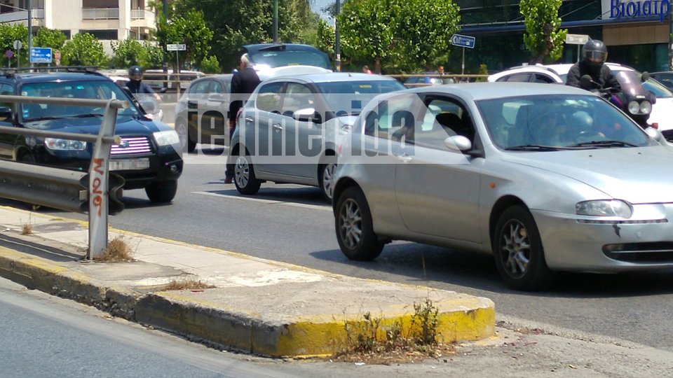 Ο Μπουτάρης ήρθε στην Αθήνα και «έμεινε» με το αυτοκίνητο στη μέση της Κηφισίας [εικόνες] | iefimerida.gr 3