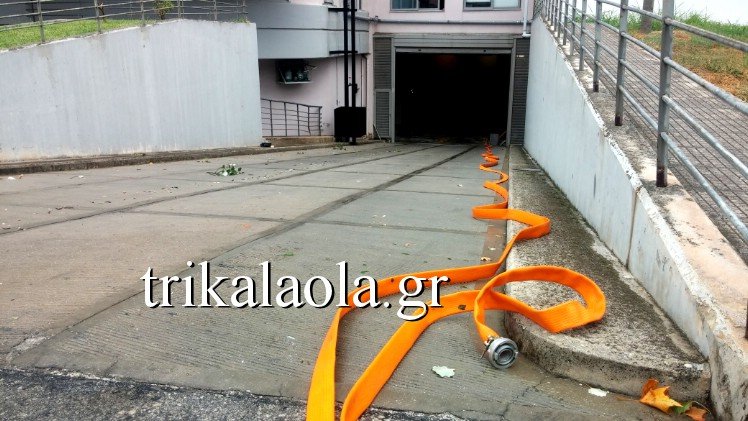 Μπουρίνι σάρωσε τα Τρίκαλα -Ξερίζωσε δέντρα, έκανε ποτάμια τους δρόμους [εικόνες & βίντεο] | iefimerida.gr 6