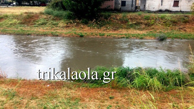 Μπουρίνι σάρωσε τα Τρίκαλα -Ξερίζωσε δέντρα, έκανε ποτάμια τους δρόμους [εικόνες & βίντεο] | iefimerida.gr 5