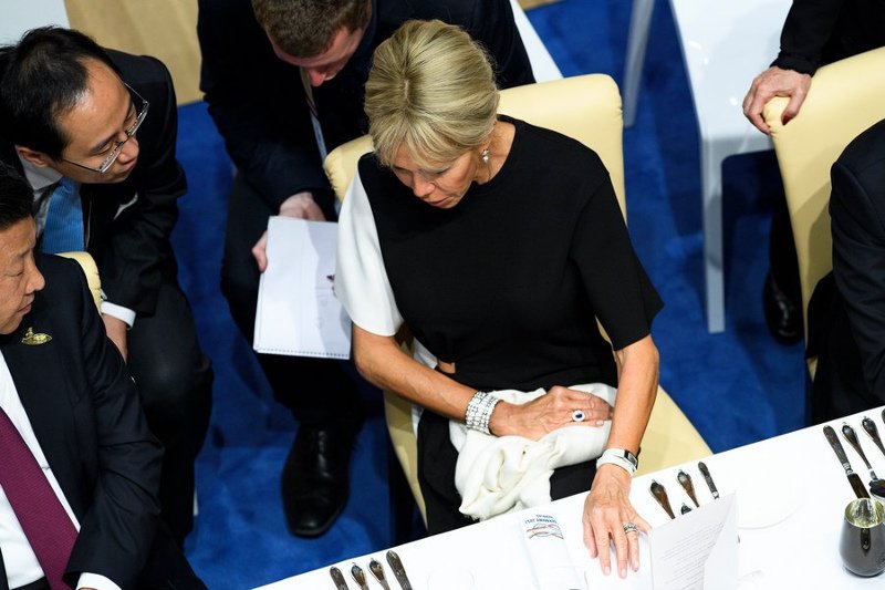 Εξεζητημένο στιλ και φιλιά στο στόμα -Μελάνια, Μπριζίτ και Τζουλιάνα ξεχώρισαν στους G20 [εικόνες] | iefimerida.gr 4