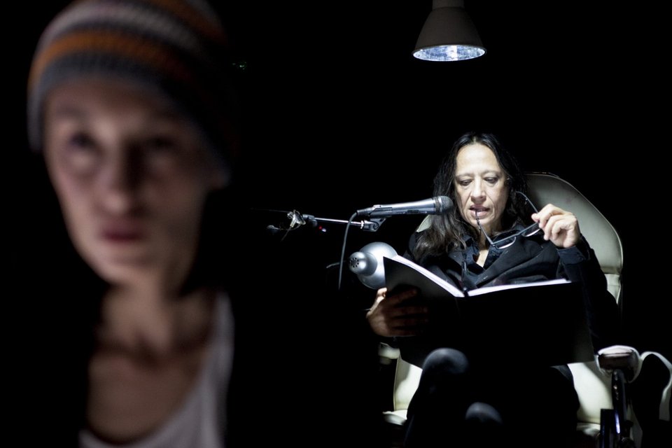 Η Αντζελα Μπρούσκου στο παραληρηματικό κείμενο της Σάρα Κέιν «4.48 Ψύχωση» [εικόνες]  | iefimerida.gr 2