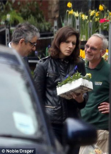 Για αυτή την πιτσιρίκα με τα μισά του χρόνια παράτησε την σύζυγό του ο Mr Bean [εικόνες] | iefimerida.gr 2