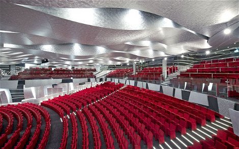 Στον Περαιά το MSC Divina το μεγαλύτερο και πιο χλιδάτο κρουαζιερόπλοιο της Μεσογείου [εικόνες] | iefimerida.gr 0