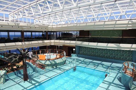 Στον Περαιά το MSC Divina το μεγαλύτερο και πιο χλιδάτο κρουαζιερόπλοιο της Μεσογείου [εικόνες] | iefimerida.gr 11