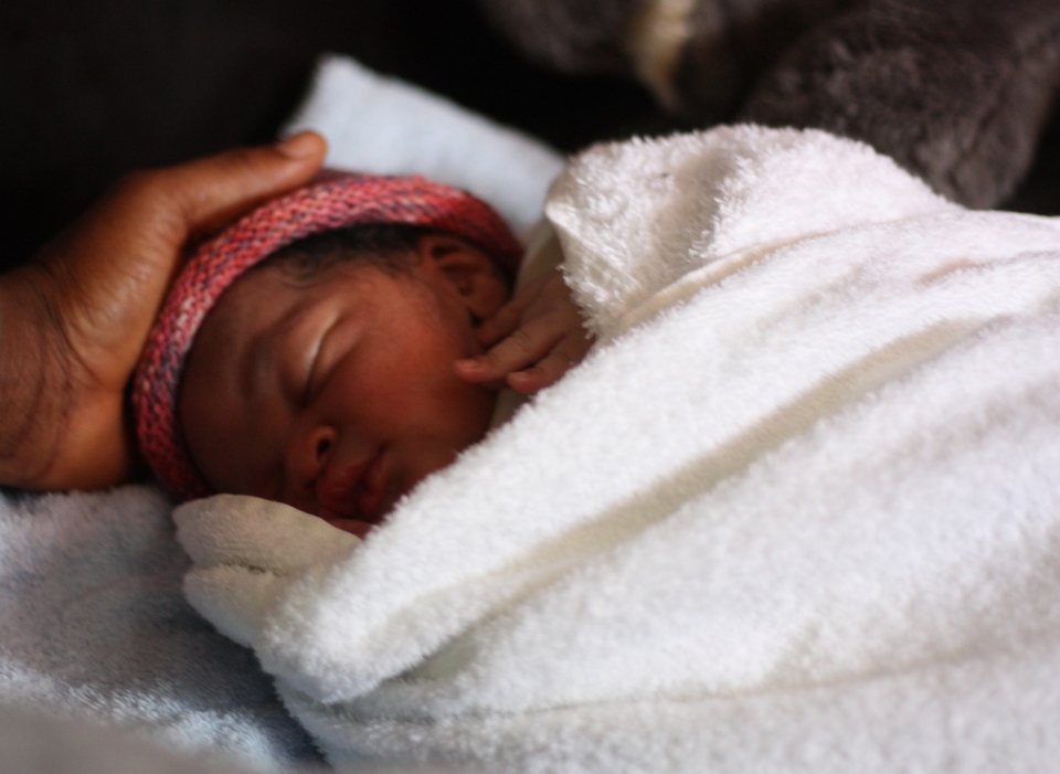 Εγκυος μετανάστρια γέννησε πάνω σε διασωστικό πλοίο [εικόνες] | iefimerida.gr 0