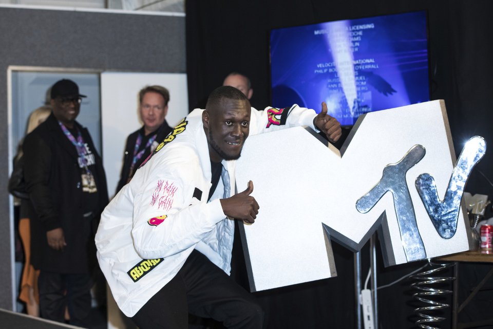 Ολα όσα έγιναν στα Βραβεία MTV: Μεγάλος νικητής ο Σον Μέντες -Ινδαλμα ο Μπόνο [εικόνες]  | iefimerida.gr 2