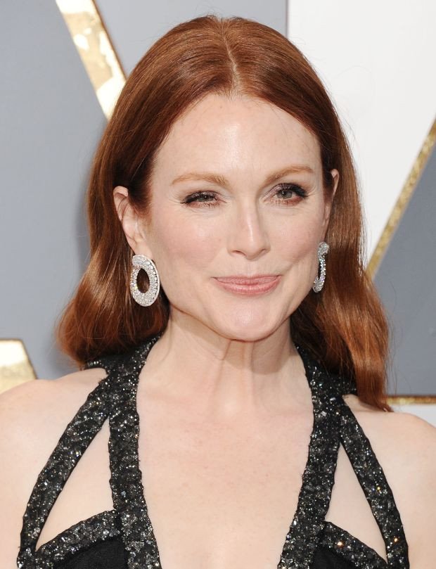 «Φτυστή» η μητέρα της είναι η 13χρονη κόρη της Τζούλιαν Μουρ [εικόνες]  | iefimerida.gr 0