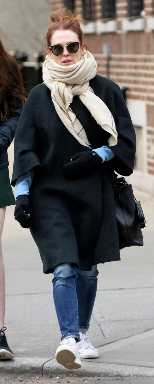 «Φτυστή» η μητέρα της είναι η 13χρονη κόρη της Τζούλιαν Μουρ [εικόνες]  | iefimerida.gr 4