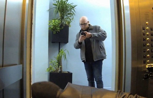 Στραγγαλισμός σε ζωντανή μετάδοση μέσα στο ασανσέρ [βίντεο]  | iefimerida.gr 2