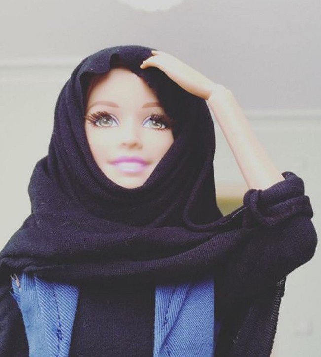 Η μουσουλμάνα «Barbie» που έγινε viral -Με μαντήλα και σοβαρό ντύσιμο [εικόνες]  | iefimerida.gr 2