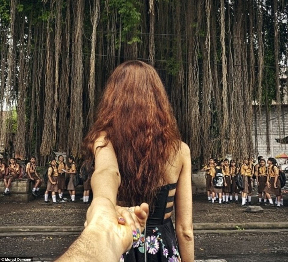 Η μυστηριώδης Μούσα που έγινε γνωστή στο Instagram από την πλάτη της, δείχνει επιτέλους το πρόσωπό της [εικόνες & βίντεο] | iefimerida.gr 9