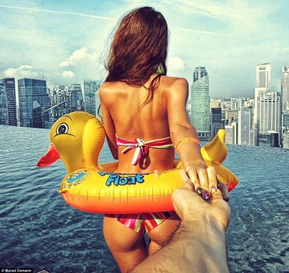 Η μυστηριώδης Μούσα που έγινε γνωστή στο Instagram από την πλάτη της, δείχνει επιτέλους το πρόσωπό της [εικόνες & βίντεο] | iefimerida.gr 0