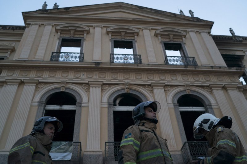 Υπολογίζεται πως έχουν καεί περίπου 20 εκατομμύρια έργα τέχνης.