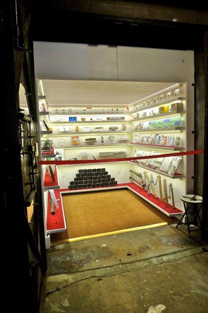 Το μικρότερο μουσείο του κόσμου βρίσκεται μέσα σε... ασανσέρ [εικόνες]  | iefimerida.gr 1