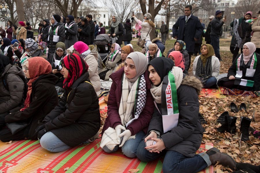 ΗΠΑ: Mουσουλμάνοι διαμαρτυρήθηκαν μπροστά στο Λευκό Οίκο για την Ιερουσαλήμ [εικόνες] | iefimerida.gr 3