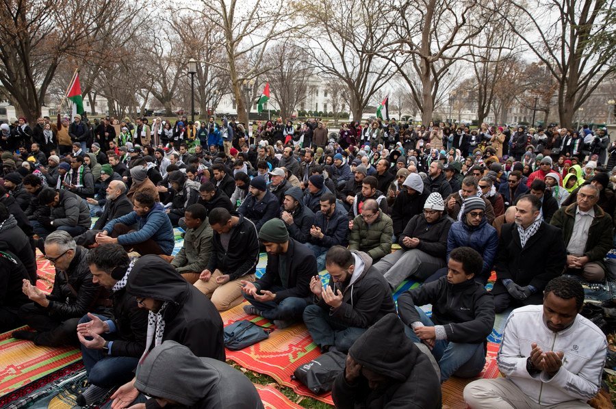 ΗΠΑ: Mουσουλμάνοι διαμαρτυρήθηκαν μπροστά στο Λευκό Οίκο για την Ιερουσαλήμ [εικόνες] | iefimerida.gr 0