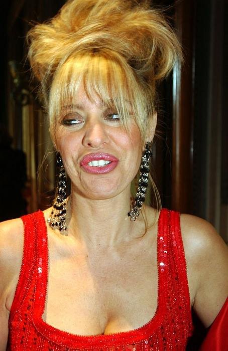 Για εκπόρνευση ανηλίκων ερευνάται ο σύζυγος της Αλεσάντρα Μουσολίνι [εικόνες] | iefimerida.gr 4