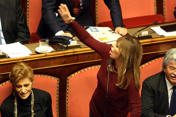 Για εκπόρνευση ανηλίκων ερευνάται ο σύζυγος της Αλεσάντρα Μουσολίνι [εικόνες] | iefimerida.gr 9