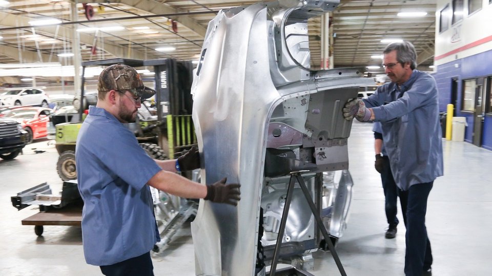Πώς να ανεβάσετε μία Mustang στην κορυφή του Empire State Building [εικόνες & βίντεο] | iefimerida.gr 2