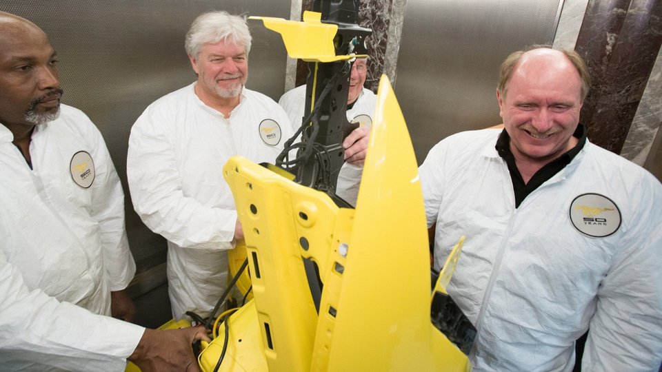 Πώς να ανεβάσετε μία Mustang στην κορυφή του Empire State Building [εικόνες & βίντεο] | iefimerida.gr 4