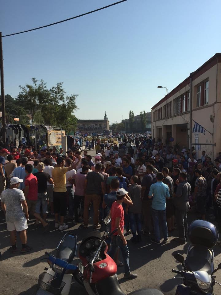 Διαδήλωση διαμαρτυρίας από τους μετανάστες στην Μυτιλήνη [εικόνες & βίντεο] | iefimerida.gr 1