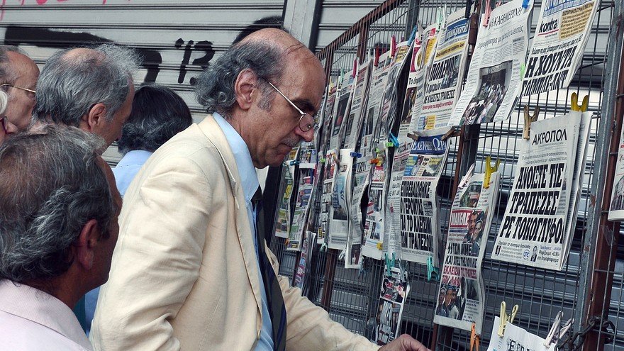 Η Ελλάδα σήμερα μέσα από επτά στιγμιότυπα -Κλειστές τράπεζες, άδεια βενζινάδικα και πρόσωπα γεμάτα απόγνωση [εικόνες] | iefimerida.gr 4