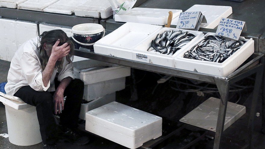 Η Ελλάδα σήμερα μέσα από επτά στιγμιότυπα -Κλειστές τράπεζες, άδεια βενζινάδικα και πρόσωπα γεμάτα απόγνωση [εικόνες] | iefimerida.gr 3