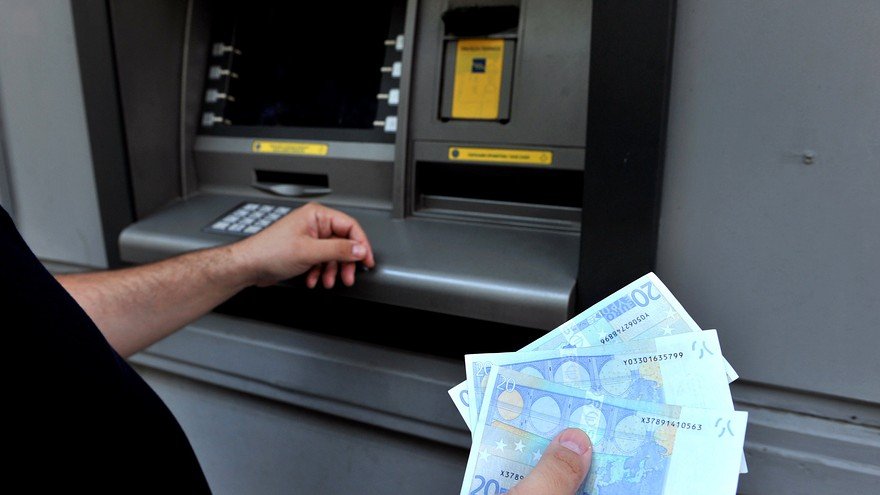 Η Ελλάδα σήμερα μέσα από επτά στιγμιότυπα -Κλειστές τράπεζες, άδεια βενζινάδικα και πρόσωπα γεμάτα απόγνωση [εικόνες] | iefimerida.gr 6