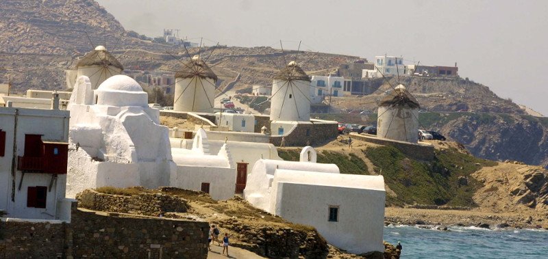 Σύρο, Μύκονο με πλοίο και Σαντορίνη, Ρόδο με αεροπλάνο θα πάνε οι Ελληνες για Πάσχα | iefimerida.gr 0