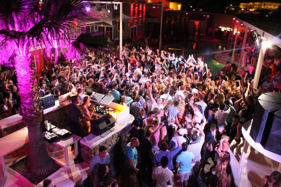 Οι Αμερικανοί λιώνουν για την Ελλάδα: Η Σαντορίνη «σβήνει» τα Μπόρα Μπόρα, Σεϋχέλλες, Φίτζι, Μπαλί -Ανώτερη η ομορφιά της [εικόνες] | iefimerida.gr 5