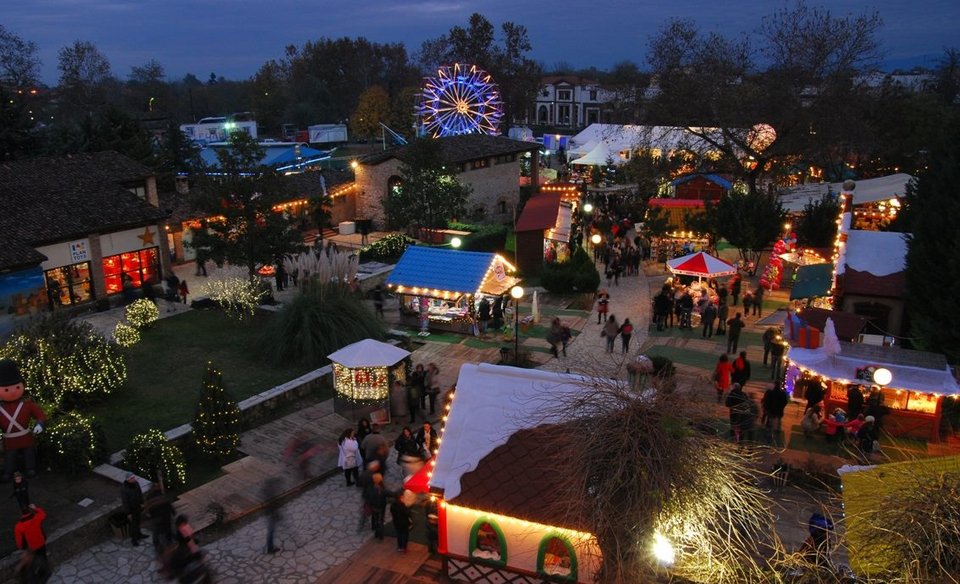 Χριστουγεννιάτικα χωριά ξεφυτρώνουν σε κάθε γωνιά της Ελλάδας [εικόνες] | iefimerida.gr 0